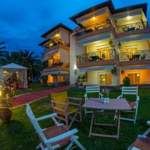 Вила Tsitsirikos - Торони 