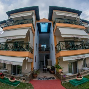 Вила Tsitsirikos - Торони 