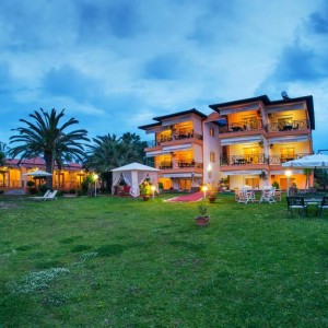 Вила Tsitsirikos - Торони 