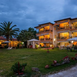 Вила Tsitsirikos - Торони 