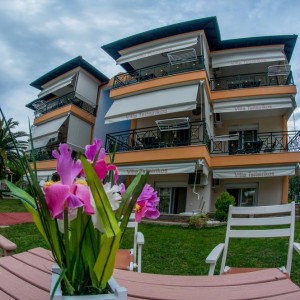 Вила Tsitsirikos - Торони 